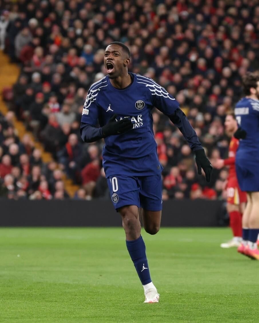 篮球CBA赛场出现精彩扣篮